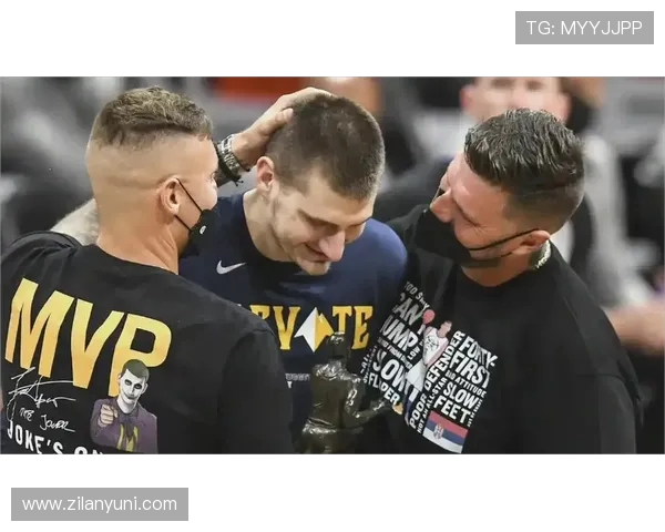 小莫里斯质疑约基奇对手质量:现代中锋竞争环境成就 “另类统治”(1) 小莫里斯质疑约基奇对手质量:现代中锋竞争环境成就 “另类统治”(1)