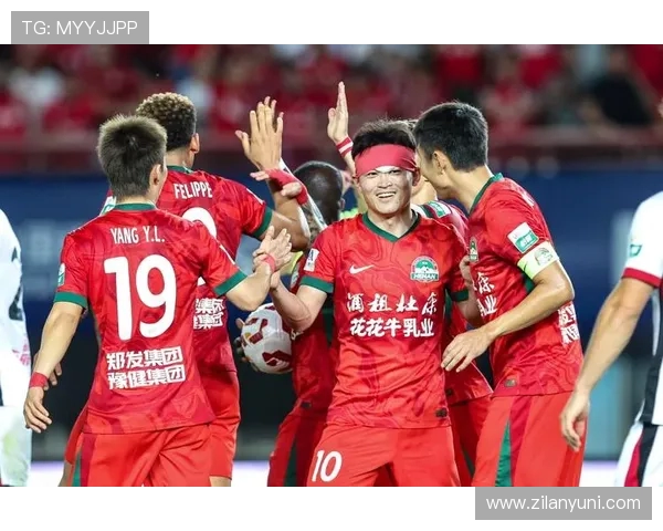 河南队严正回应成都球迷恶意侮辱:喷涂脏话、亵渎足球文化